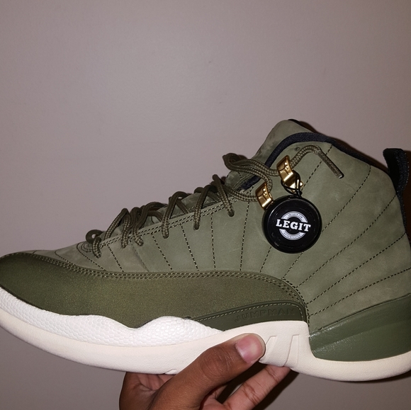Jordan 12 Retro Chris Paul Class of 2003 - Picture 2 of 8